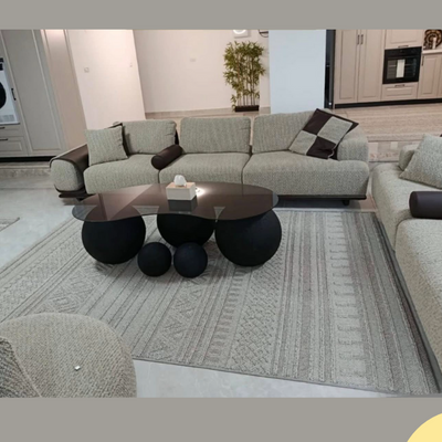 שולחן סלון יוקרתי עם משטח זכוכית ועיצוב כדורי